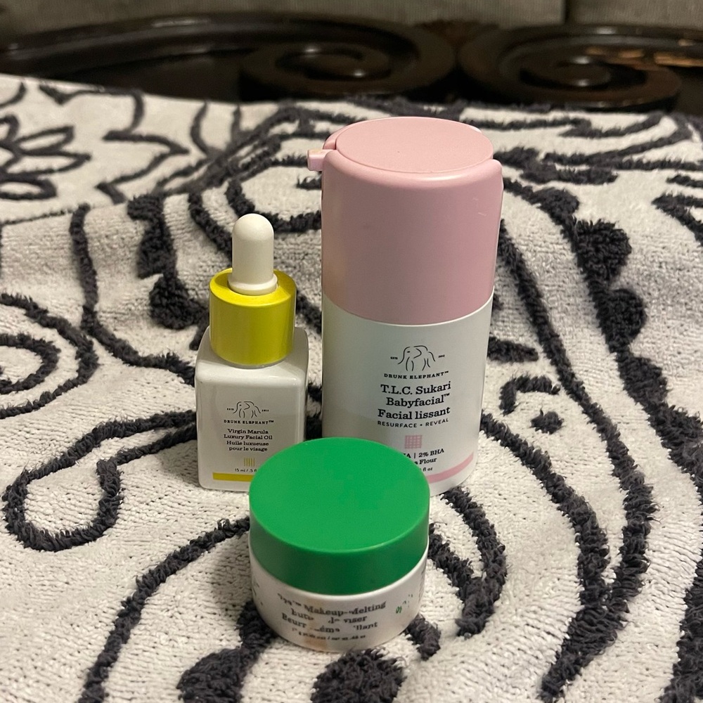 Drunk Elephant T.L.C. Sukari Babyfacial - Pink and White